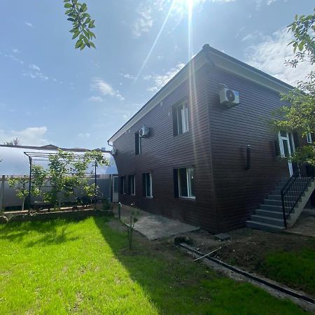 Sun And Moon Aparthotel Батуми Екстериор снимка