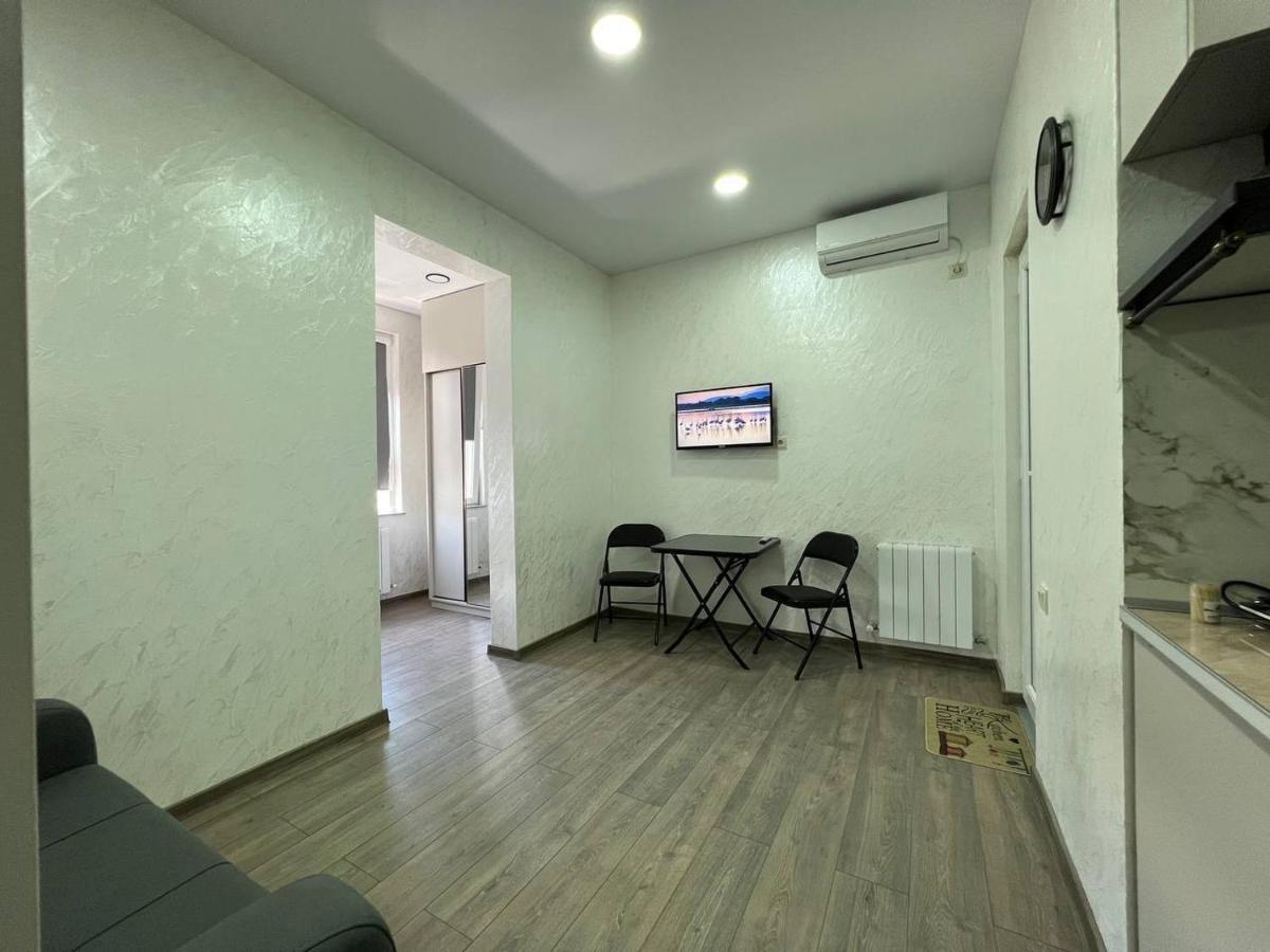 Sun And Moon Aparthotel Батуми Екстериор снимка