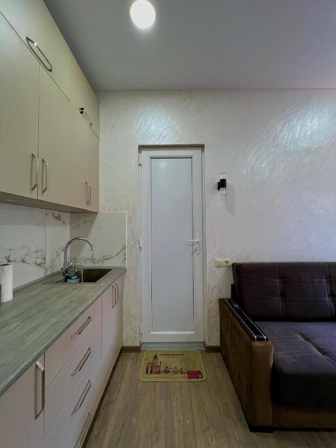 Sun And Moon Aparthotel Батуми Екстериор снимка