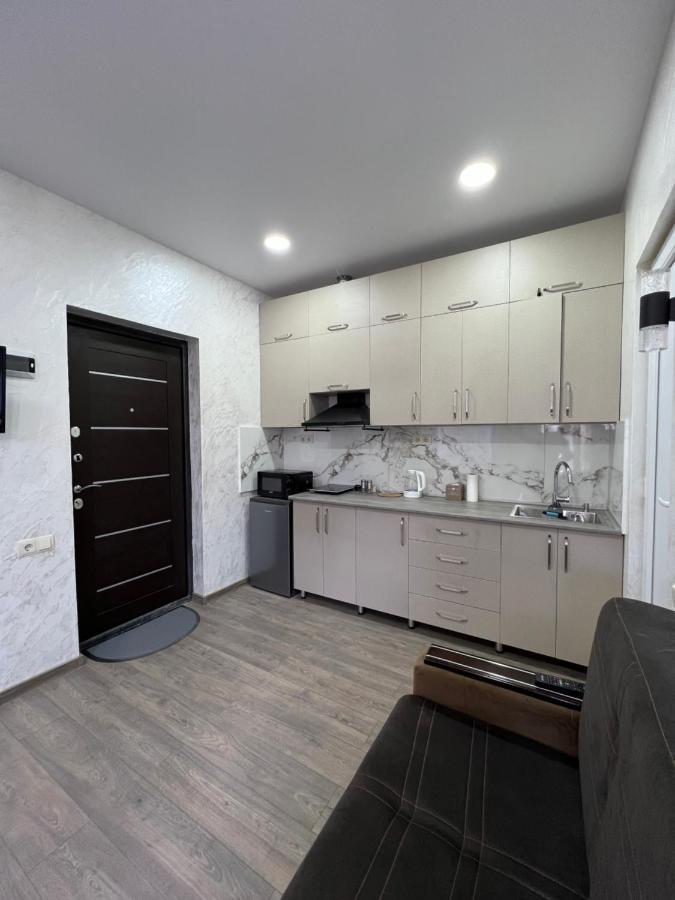Sun And Moon Aparthotel Батуми Екстериор снимка