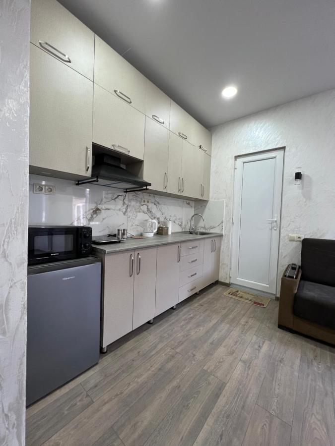 Sun And Moon Aparthotel Батуми Екстериор снимка