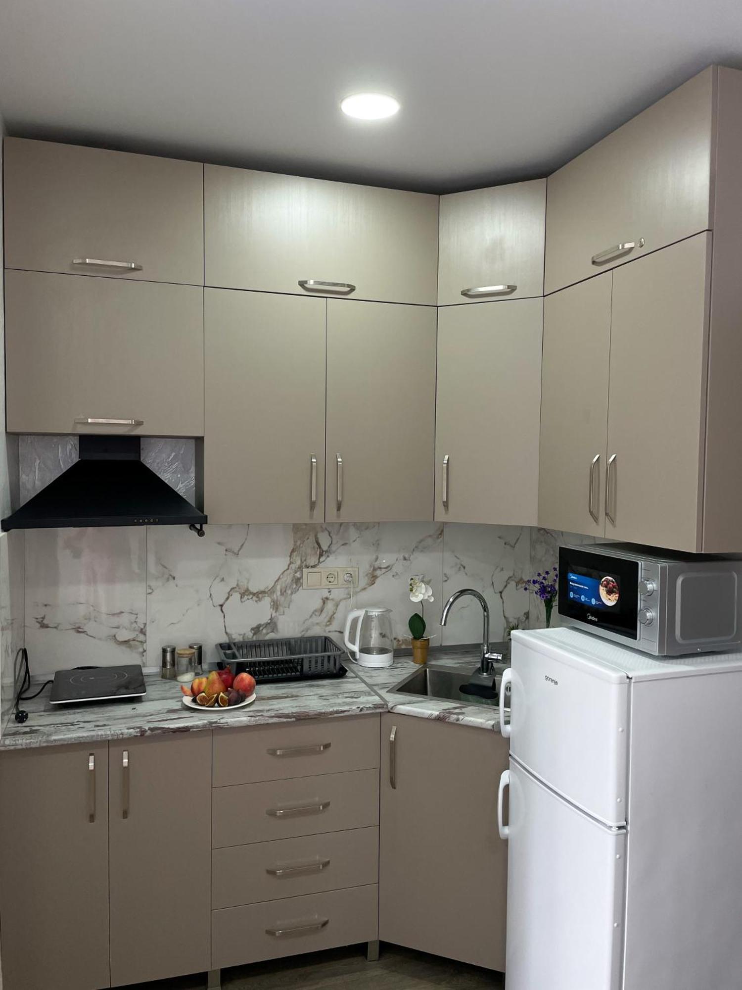 Sun And Moon Aparthotel Батуми Екстериор снимка