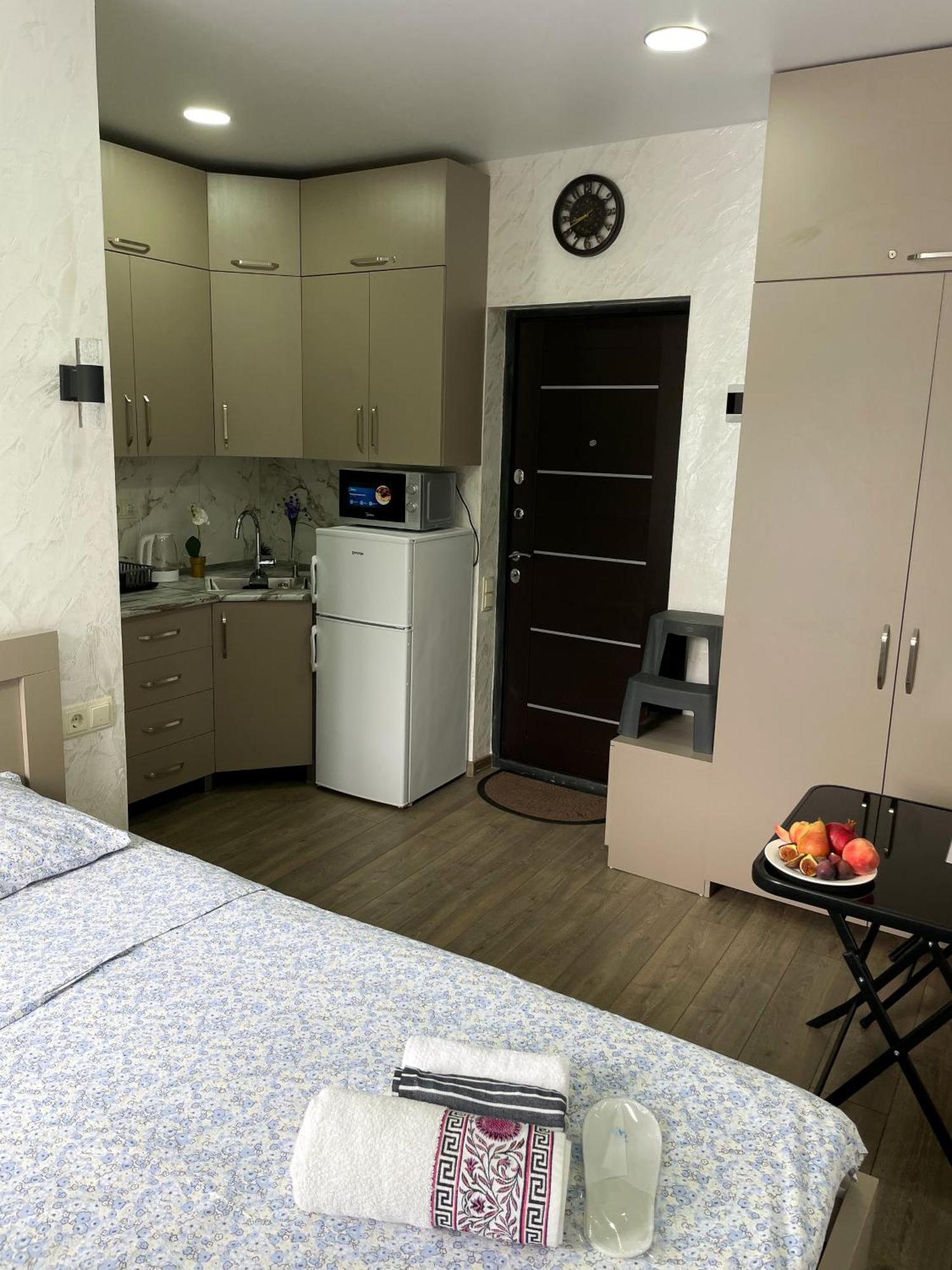 Sun And Moon Aparthotel Батуми Екстериор снимка