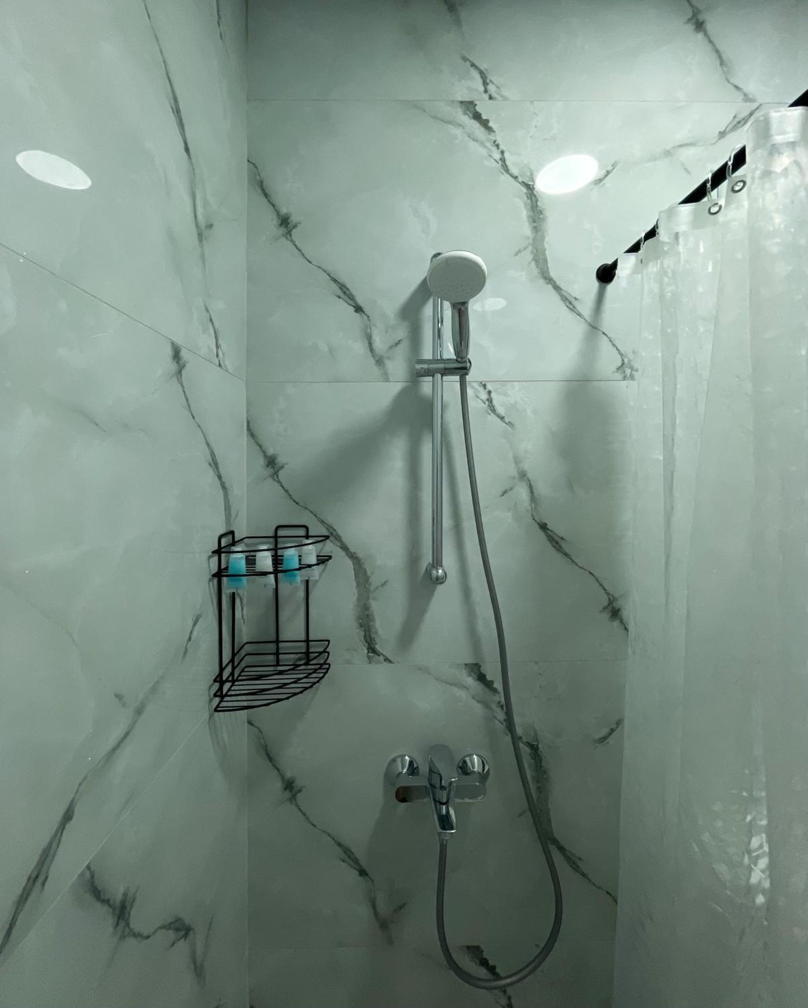 Sun And Moon Aparthotel Батуми Екстериор снимка