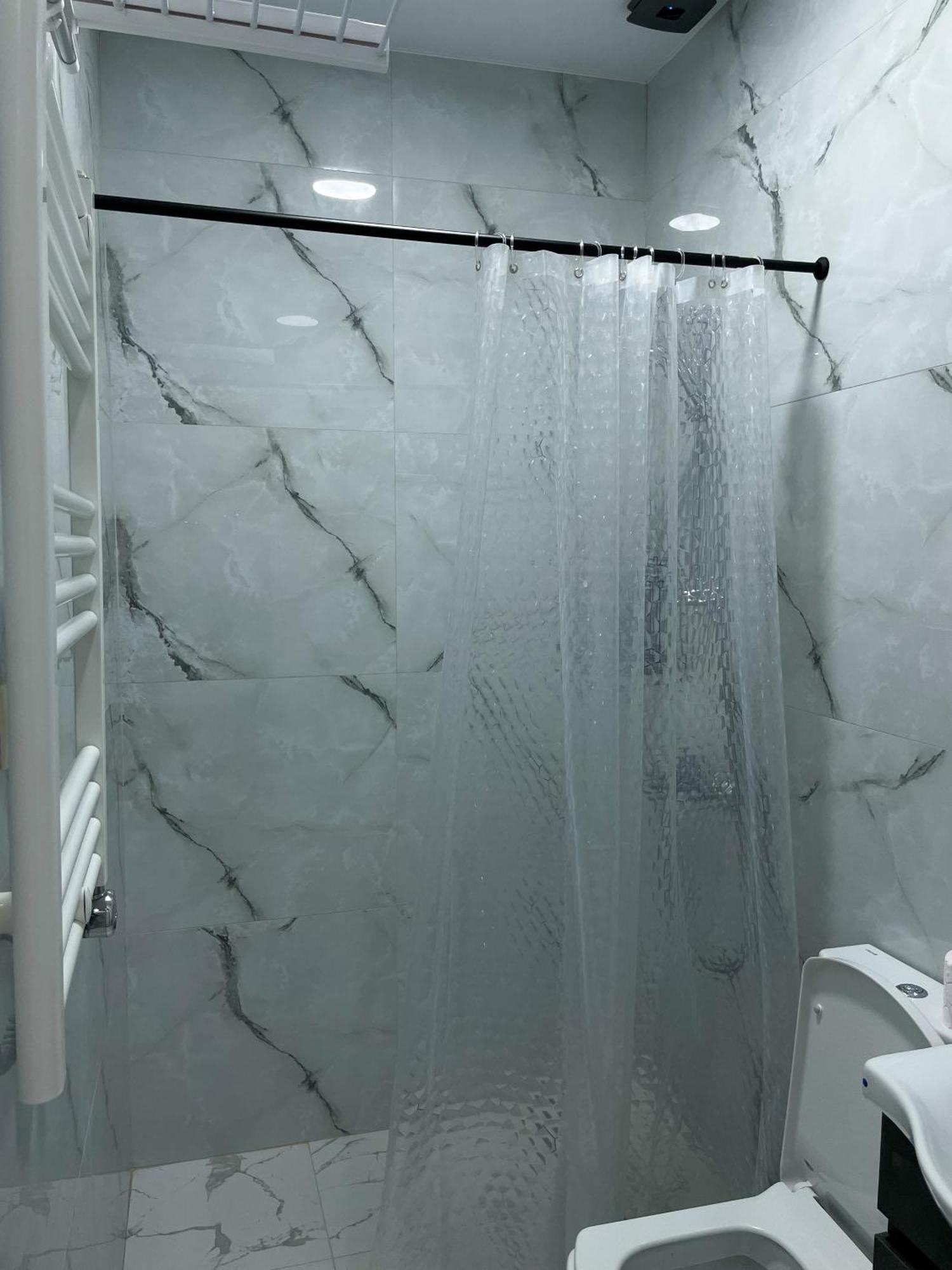 Sun And Moon Aparthotel Батуми Екстериор снимка