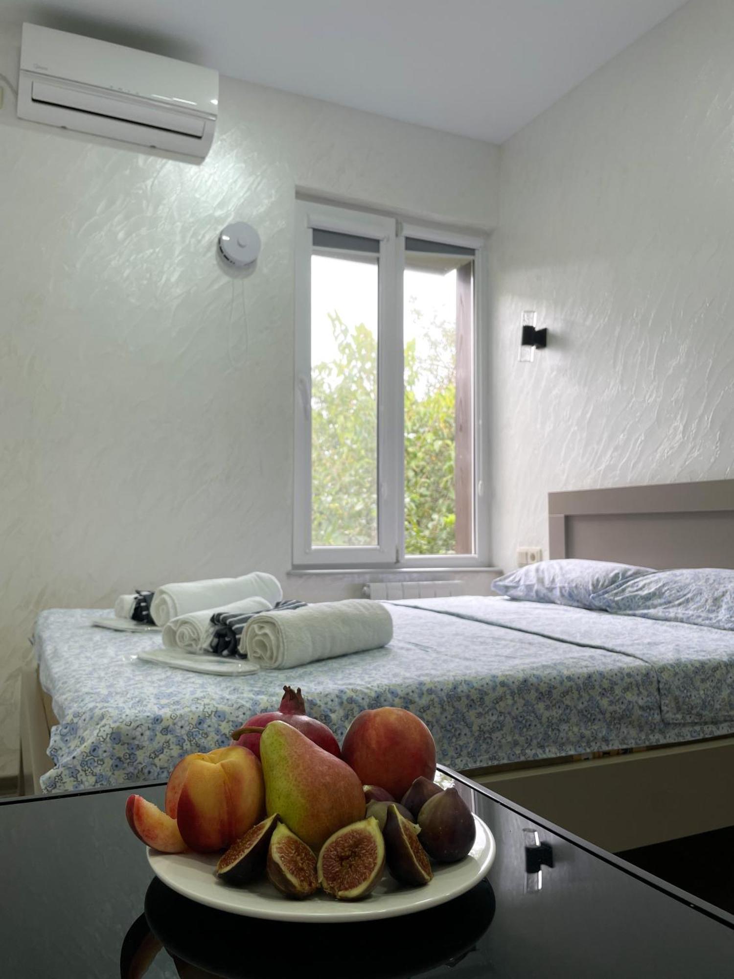Sun And Moon Aparthotel Батуми Екстериор снимка