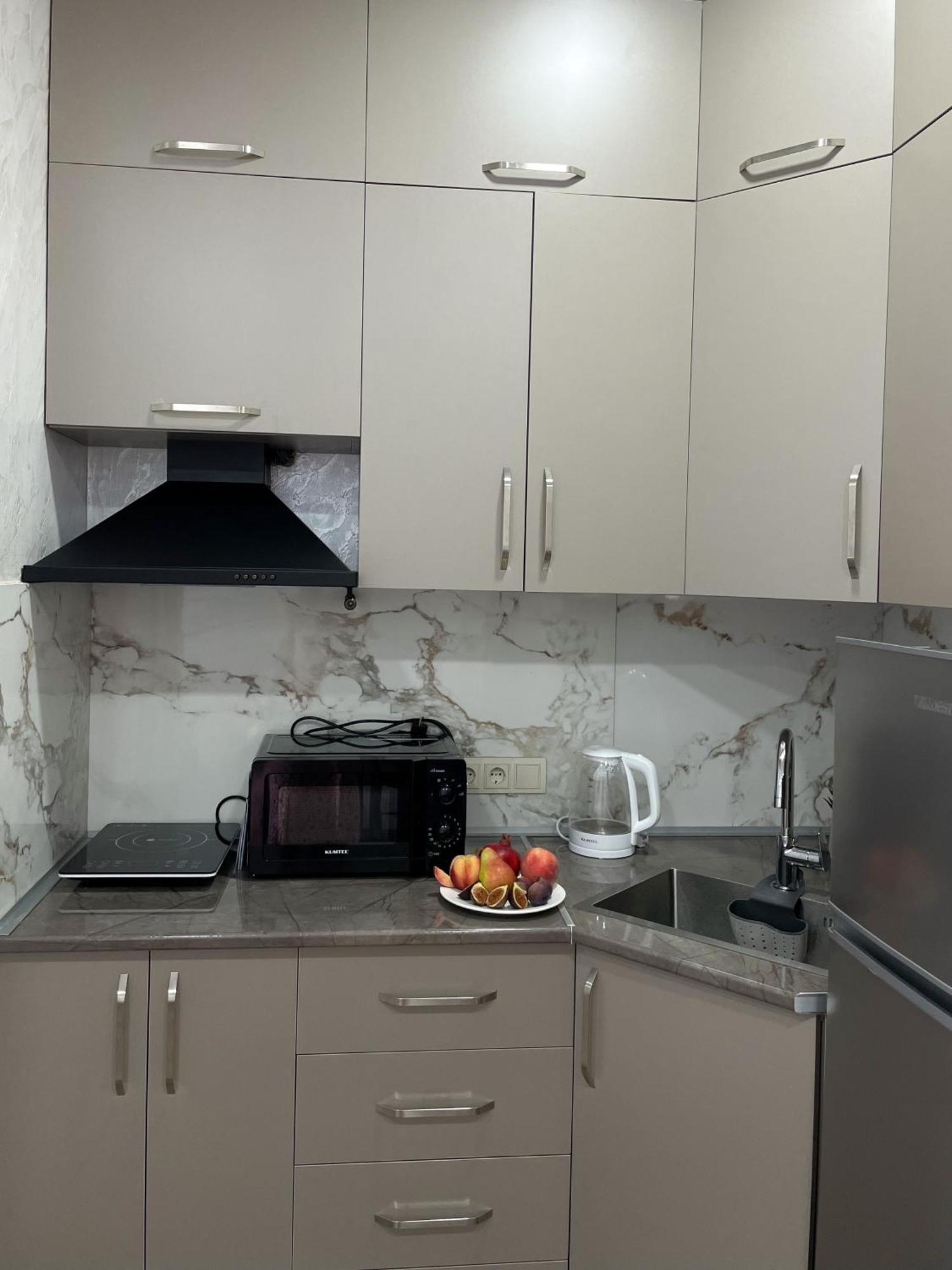 Sun And Moon Aparthotel Батуми Екстериор снимка