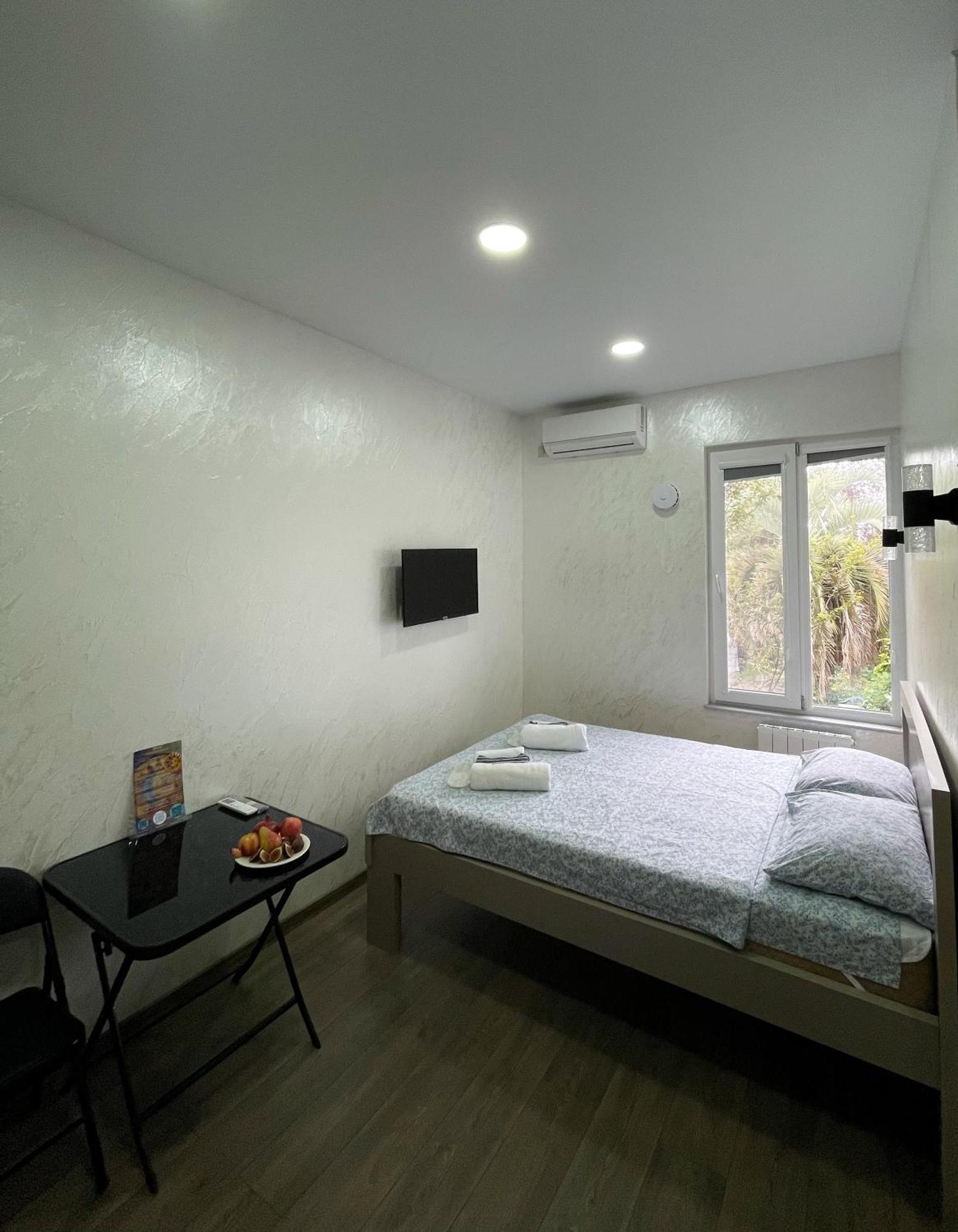 Sun And Moon Aparthotel Батуми Екстериор снимка