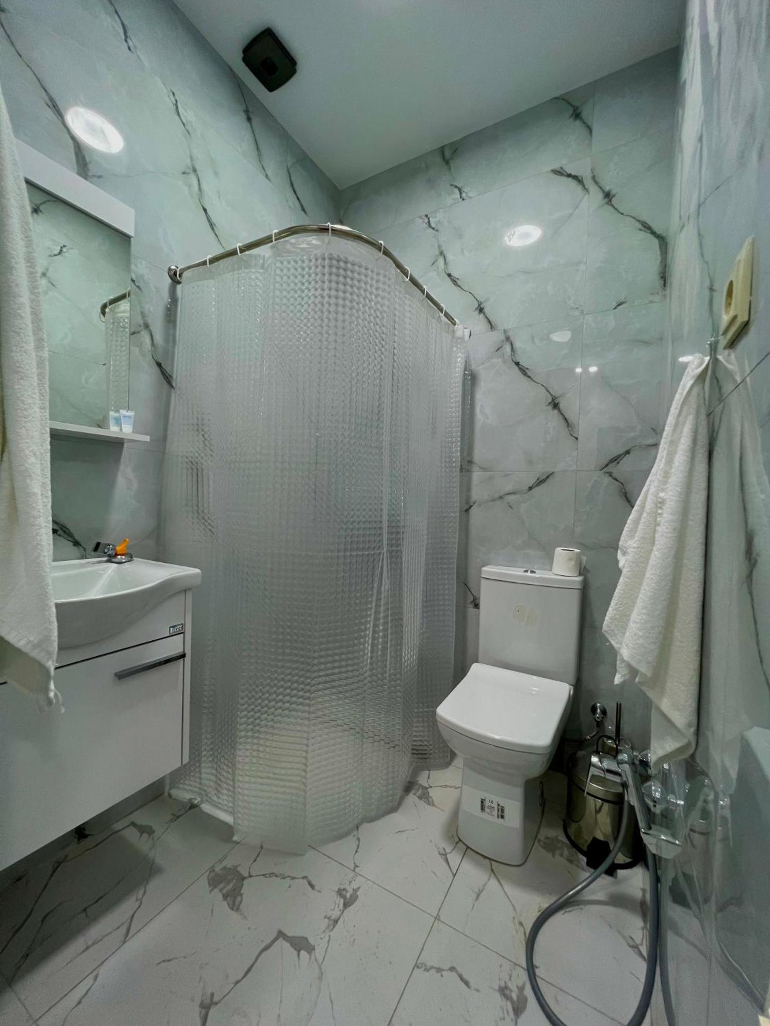 Sun And Moon Aparthotel Батуми Екстериор снимка